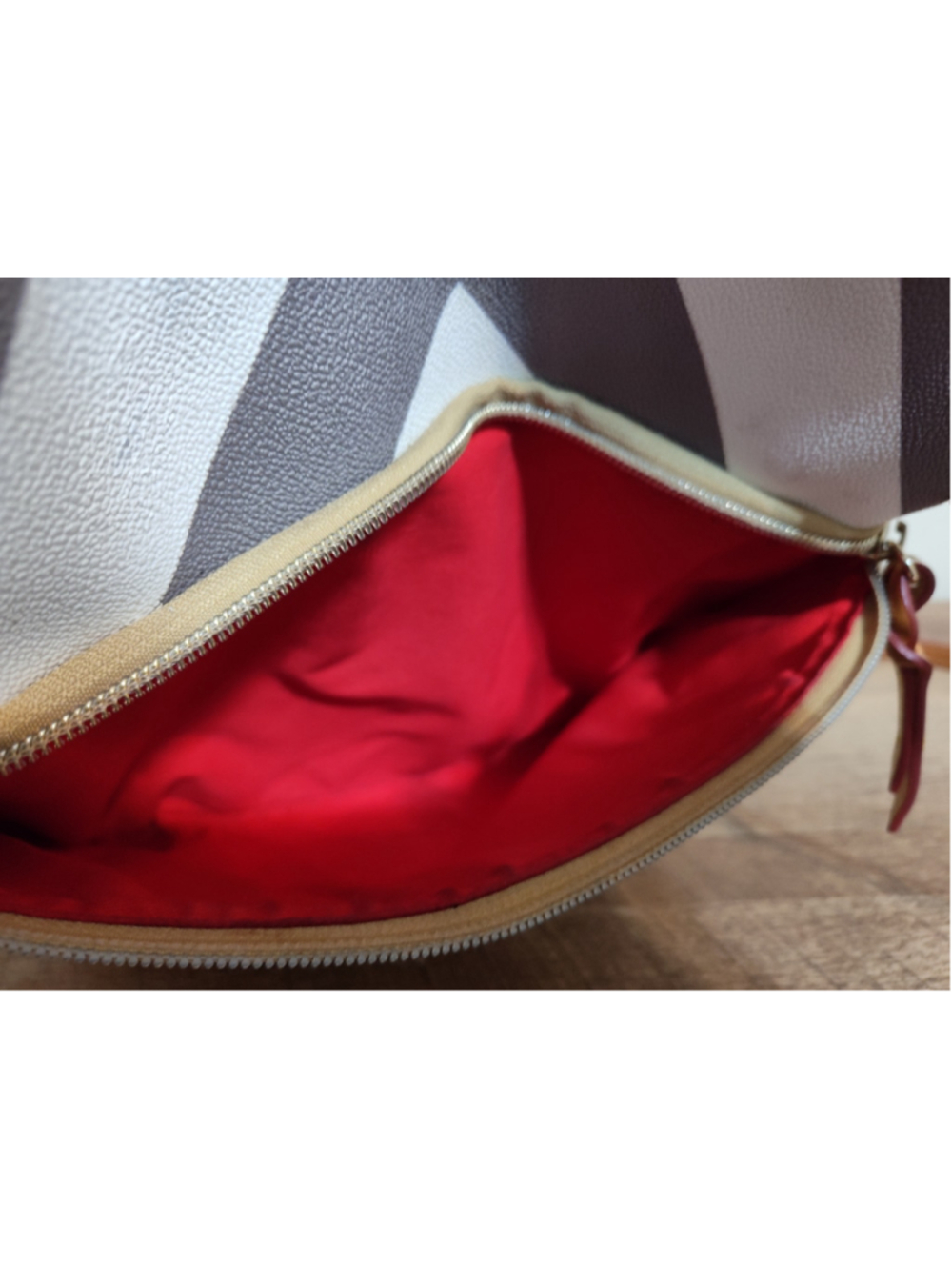 Women's Dooney & Bourke Chevron Crossbody Bag One Size Grey White - Picture 9 of 9